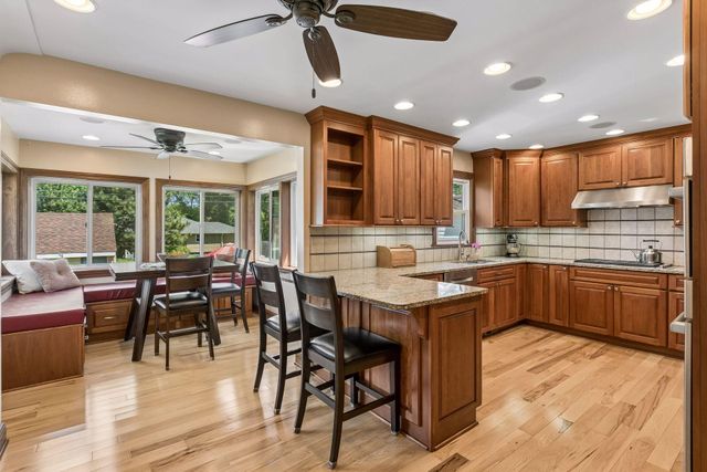 2744 Zenith Avenue N, Robbinsdale, MN 55422