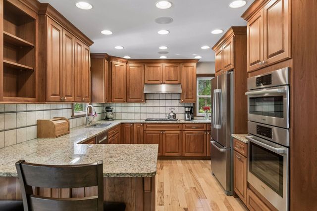 2744 Zenith Avenue N, Robbinsdale, MN 55422