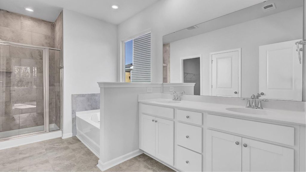 Image 10 of property listing at 1044 Lettered Olive Lane, Summerville, SC 29485