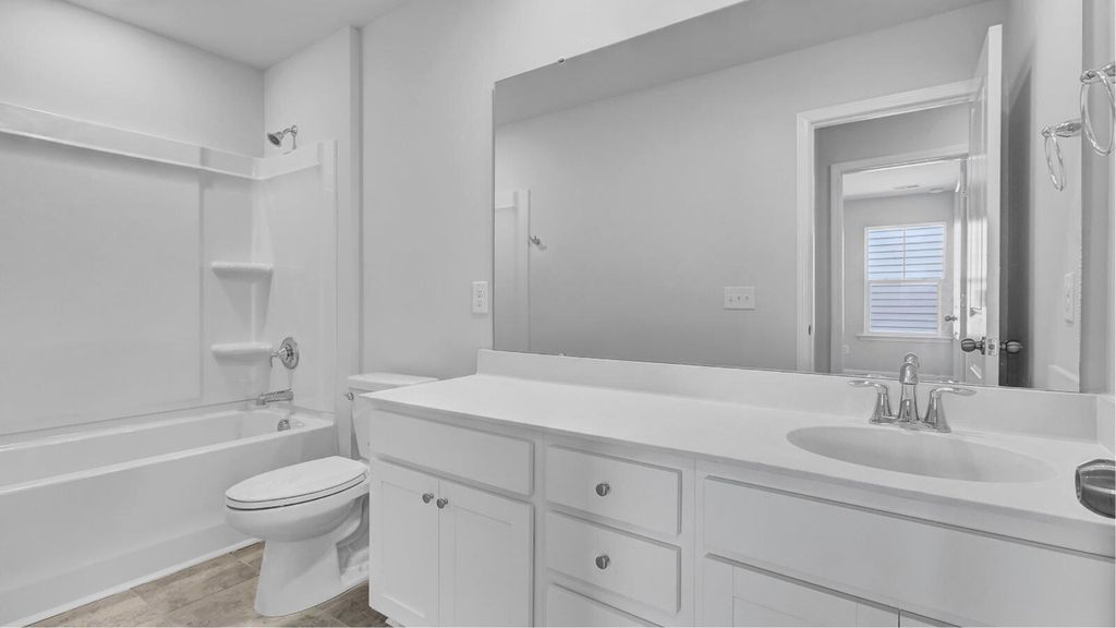 Image 11 of property listing at 1044 Lettered Olive Lane, Summerville, SC 29485