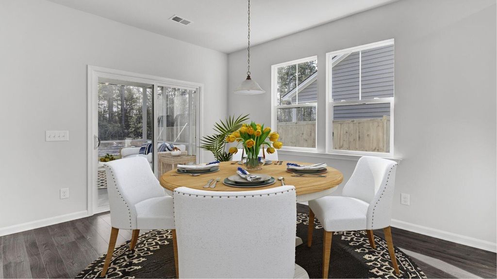 Image 7 of property listing at 1044 Lettered Olive Lane, Summerville, SC 29485