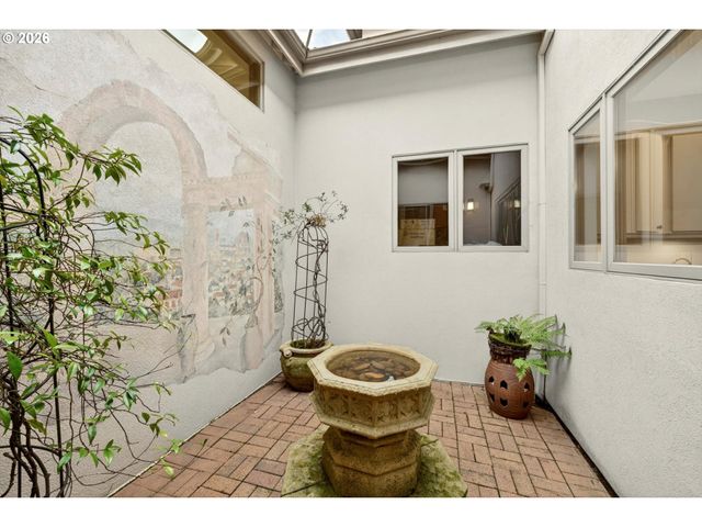 2480 MARYLSHIRE Ln, Lake Oswego, OR 97034