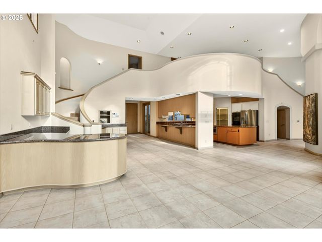 2480 MARYLSHIRE Ln, Lake Oswego, OR 97034