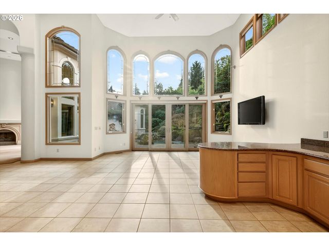 2480 MARYLSHIRE Ln, Lake Oswego, OR 97034