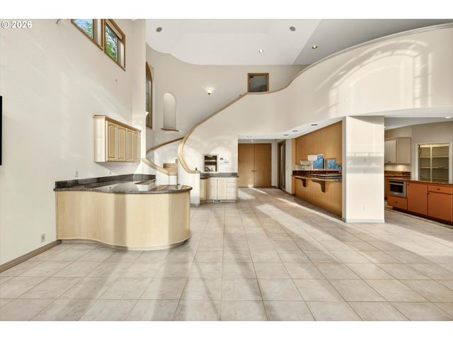 2480 MARYLSHIRE Ln, Lake Oswego, OR 97034