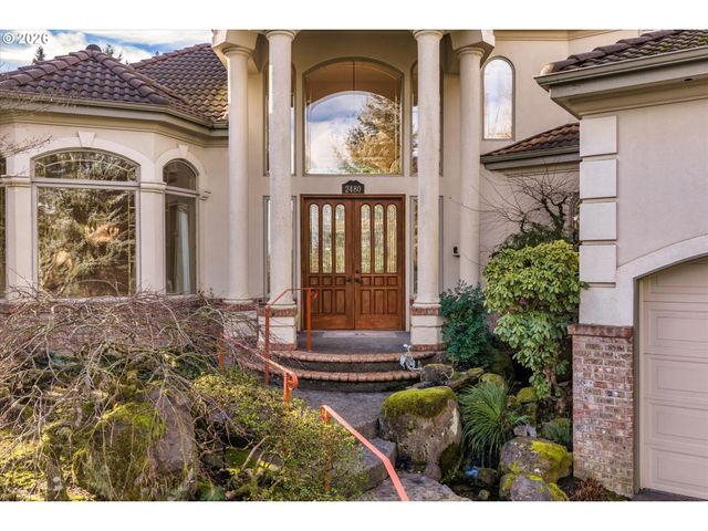 2480 MARYLSHIRE Ln, Lake Oswego, OR 97034