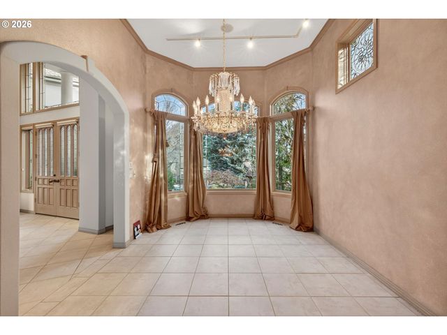 2480 MARYLSHIRE Ln, Lake Oswego, OR 97034