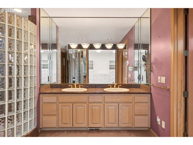 2480 MARYLSHIRE Ln, Lake Oswego, OR 97034