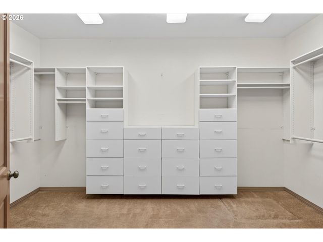 2480 MARYLSHIRE Ln, Lake Oswego, OR 97034