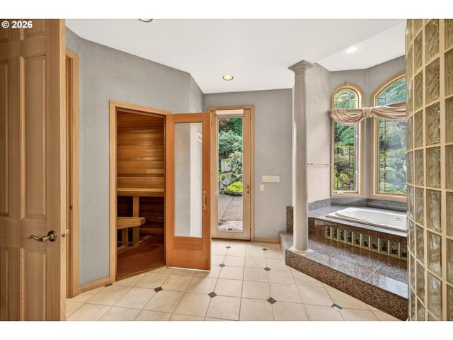 2480 MARYLSHIRE Ln, Lake Oswego, OR 97034