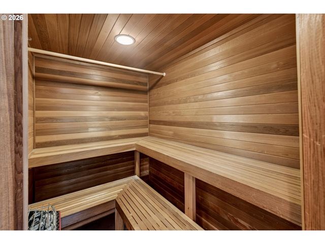 2480 MARYLSHIRE Ln, Lake Oswego, OR 97034