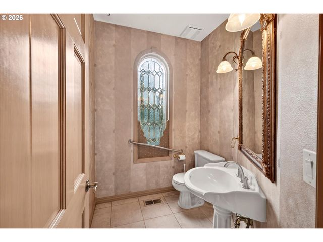 2480 MARYLSHIRE Ln, Lake Oswego, OR 97034