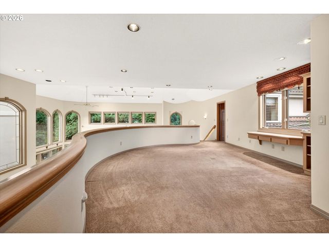 2480 MARYLSHIRE Ln, Lake Oswego, OR 97034