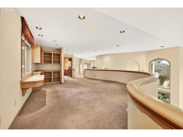 2480 MARYLSHIRE Ln, Lake Oswego, OR 97034