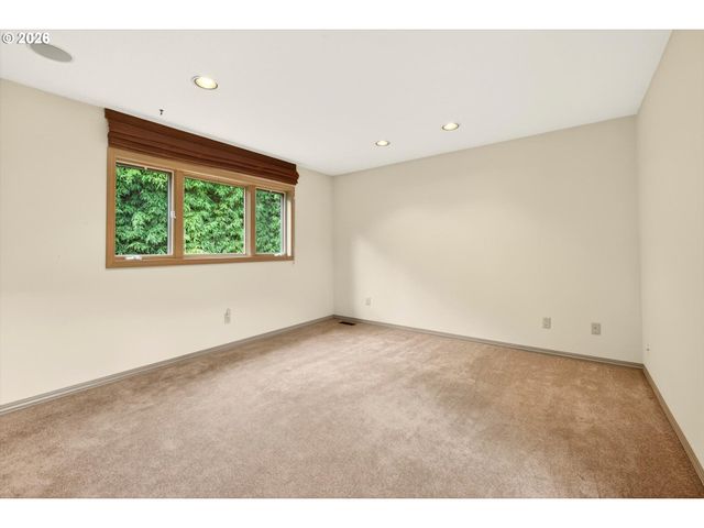 2480 MARYLSHIRE Ln, Lake Oswego, OR 97034