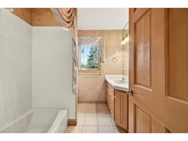 2480 MARYLSHIRE Ln, Lake Oswego, OR 97034