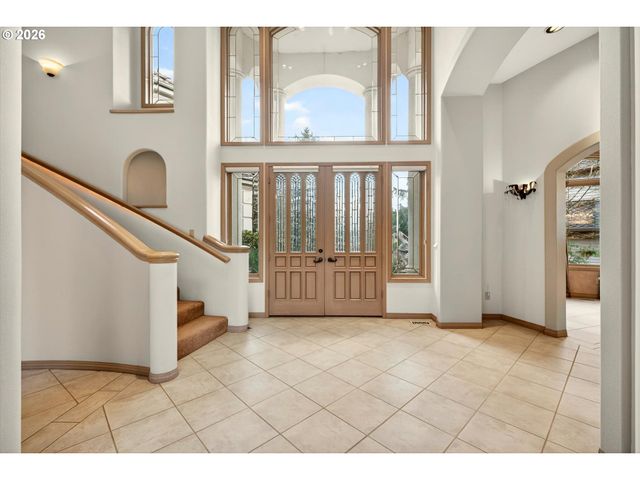 2480 MARYLSHIRE Ln, Lake Oswego, OR 97034