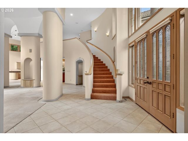 2480 MARYLSHIRE Ln, Lake Oswego, OR 97034