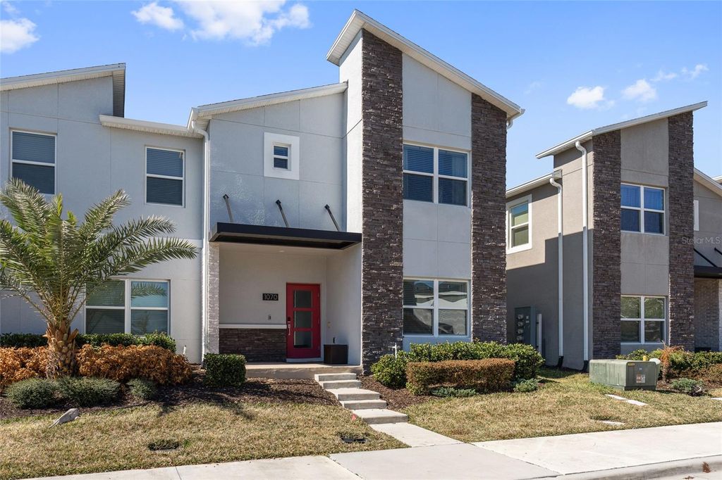 Image 2 of property listing at 1070 SPLASH SHOT PLACE, Davenport, FL 33896