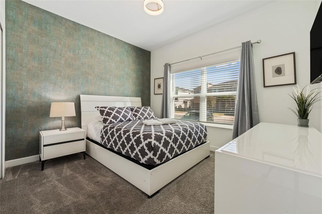 Image 18 of property listing at 1070 SPLASH SHOT PLACE, Davenport, FL 33896