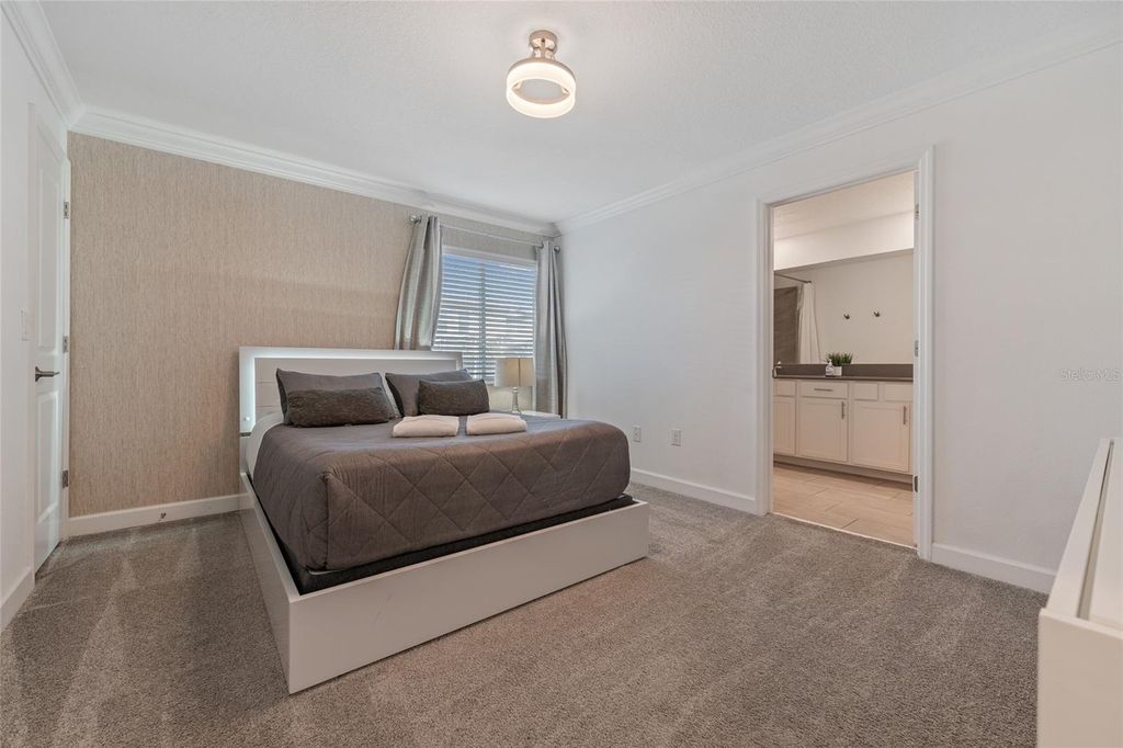 Image 20 of property listing at 1070 SPLASH SHOT PLACE, Davenport, FL 33896