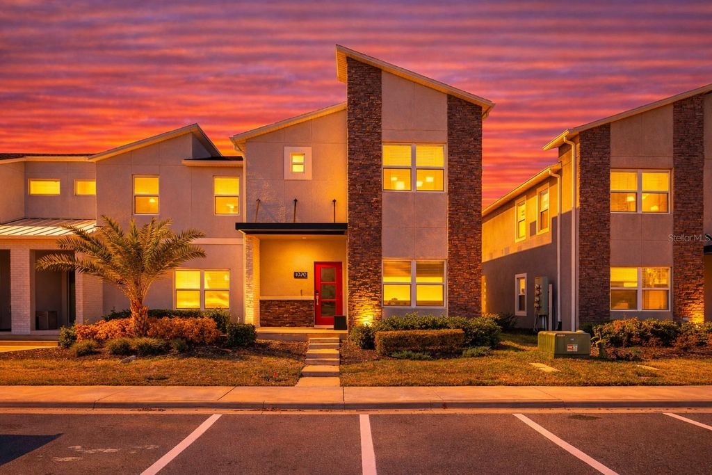 Image 3 of property listing at 1070 SPLASH SHOT PLACE, Davenport, FL 33896