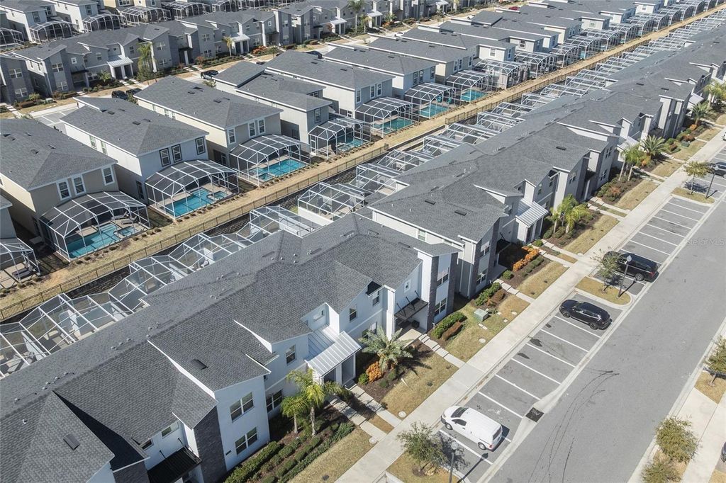 Image 33 of property listing at 1070 SPLASH SHOT PLACE, Davenport, FL 33896