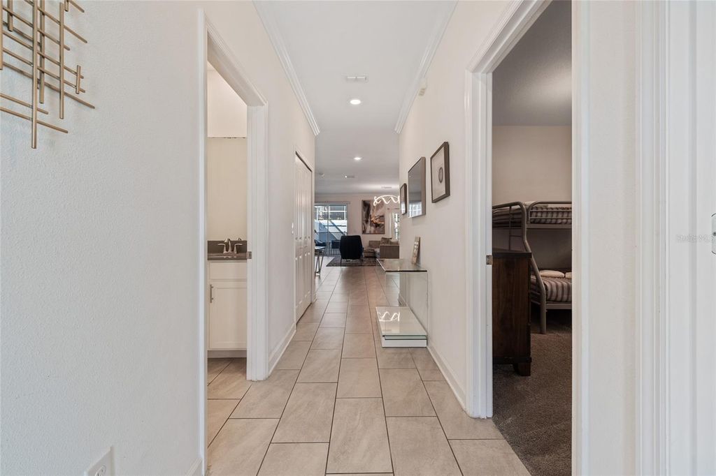 Image 8 of property listing at 1070 SPLASH SHOT PLACE, Davenport, FL 33896