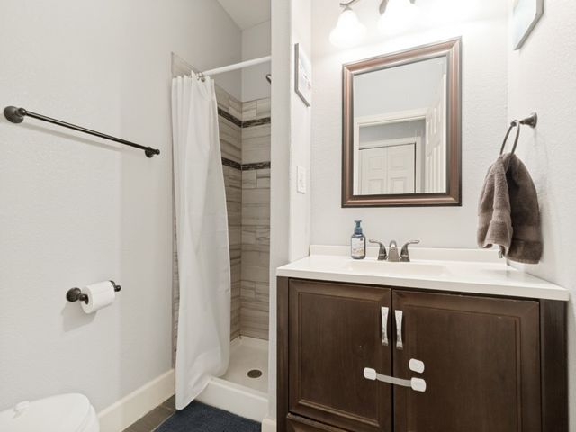 911 S Adams Avenue, Dallas, TX 75208