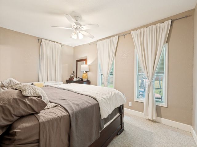 911 S Adams Avenue, Dallas, TX 75208