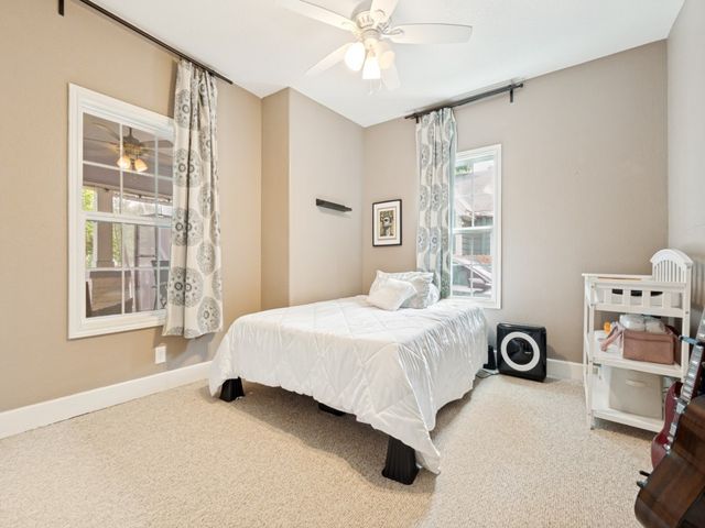 911 S Adams Avenue, Dallas, TX 75208