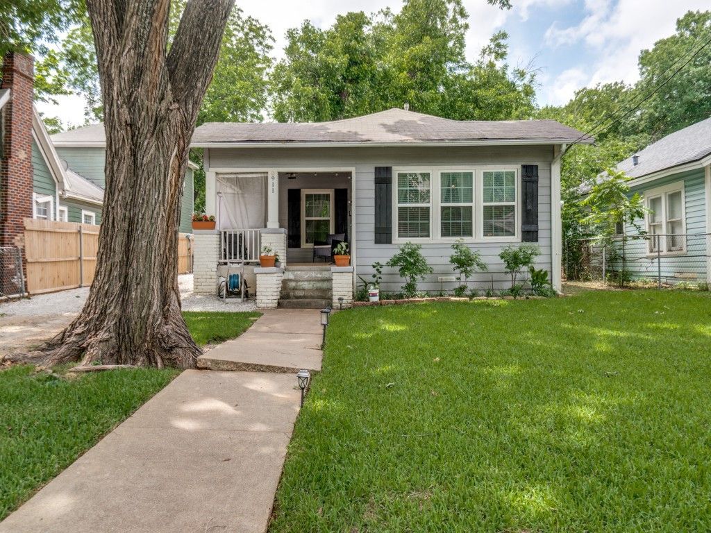 911 S Adams Avenue, Dallas, TX 75208