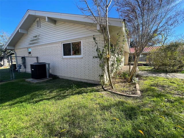 104 Skipcha Trail, Lampasas, TX 76550