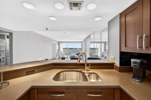 3901 S Flagler Drive 703, West Palm Beach, FL 33405