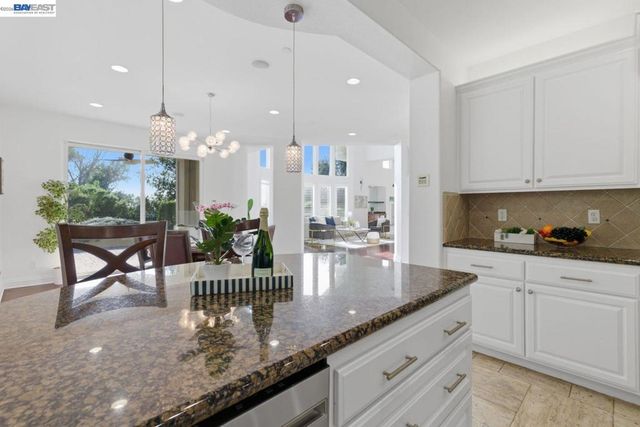 48564 Avalon Heights Ter, Fremont, CA 94539