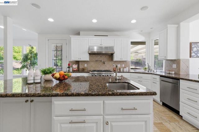 48564 Avalon Heights Ter, Fremont, CA 94539