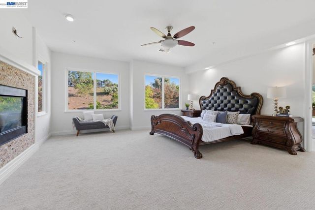 48564 Avalon Heights Ter, Fremont, CA 94539