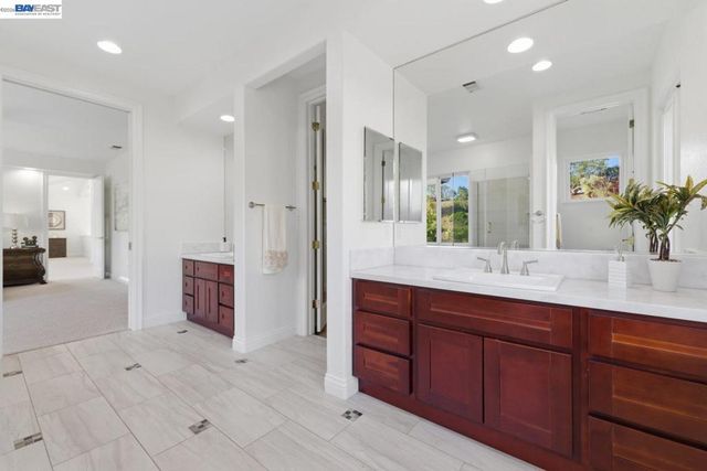 48564 Avalon Heights Ter, Fremont, CA 94539