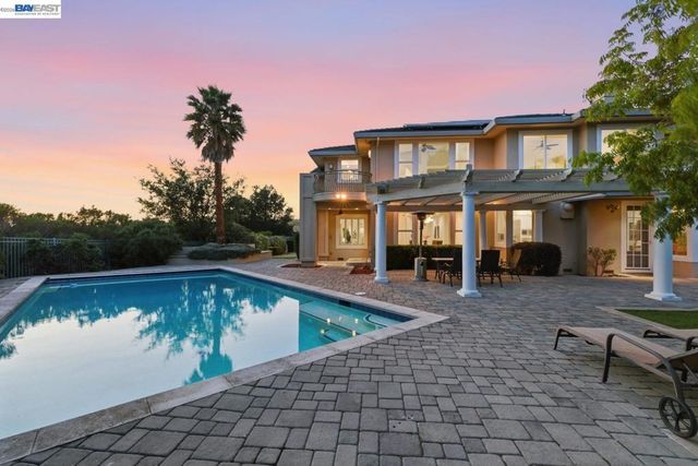48564 Avalon Heights Ter, Fremont, CA 94539