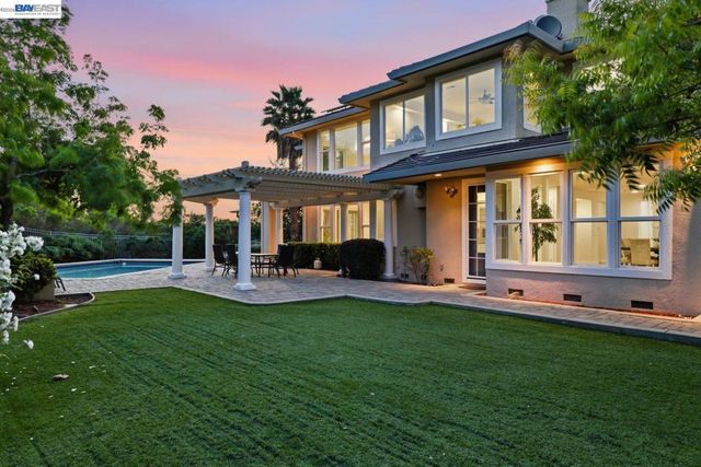 48564 Avalon Heights Ter, Fremont, CA 94539