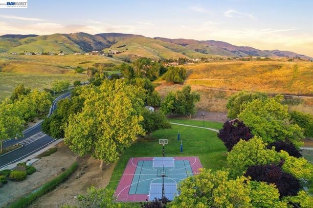 48564 Avalon Heights Ter, Fremont, CA 94539