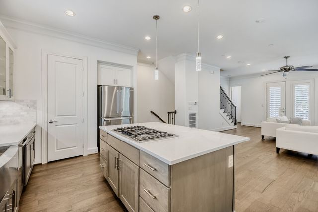 7333 Valley View Lane 601, Dallas, TX 75240