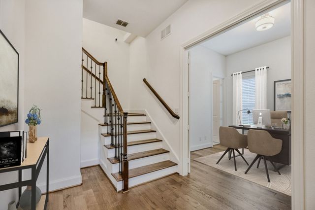 7333 Valley View Lane 601, Dallas, TX 75240