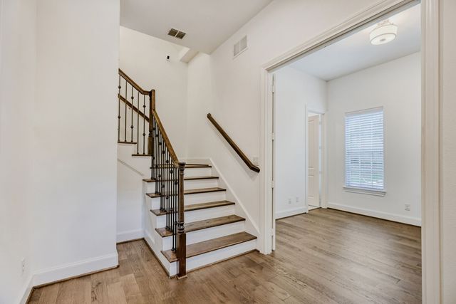 7333 Valley View Lane 601, Dallas, TX 75240