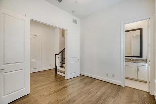 7333 Valley View Lane 601, Dallas, TX 75240