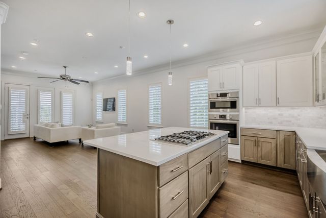 7333 Valley View Lane 601, Dallas, TX 75240