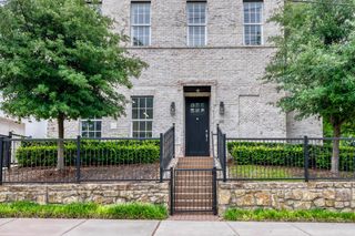 7333 Valley View Lane 601, Dallas, TX 75240