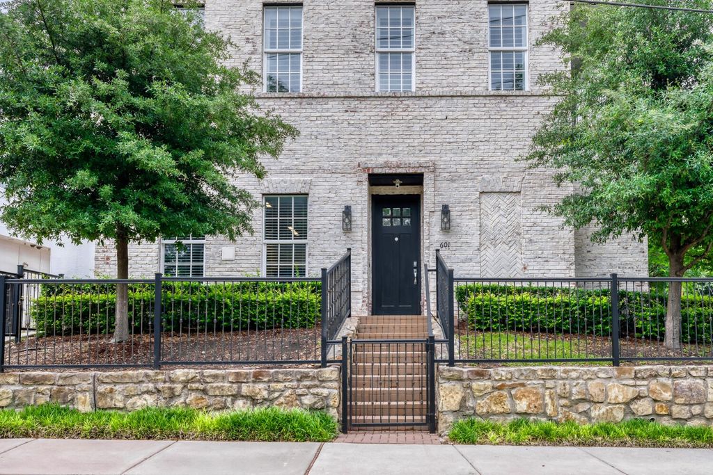 7333 Valley View Lane 601, Dallas, TX 75240
