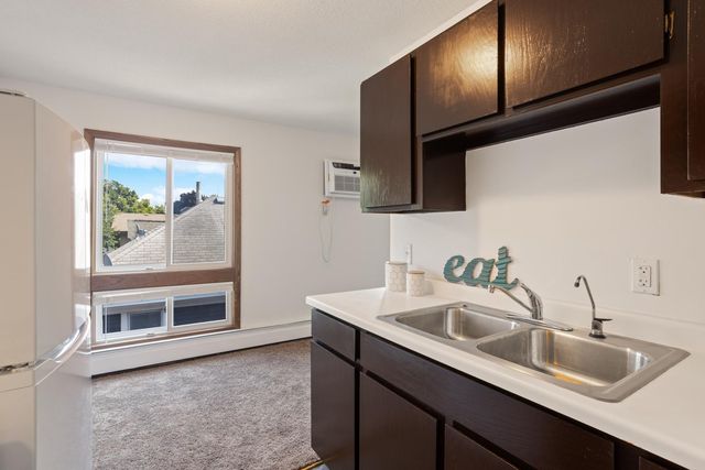 333 8th Street SE 305, Minneapolis, MN 55414