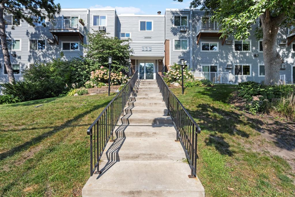 333 8th Street SE 305, Minneapolis, MN 55414